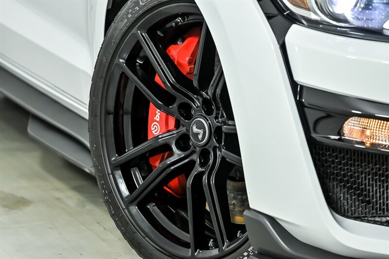 Used 2020 Ford Mustang Shelby GT500 w/ Carbon Fiber Track Pack RWD image 4