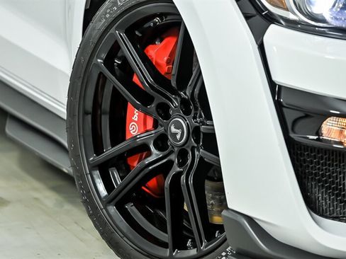 Used 2020 Ford Mustang Shelby GT500 w/ Carbon Fiber Track Pack RWD image 4