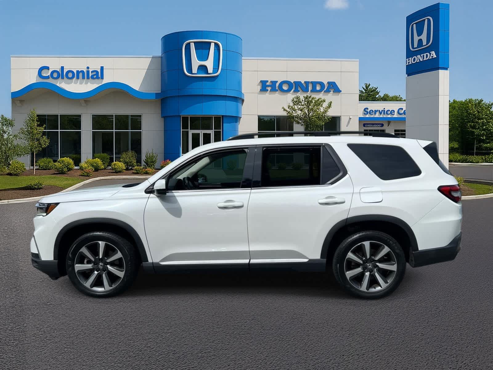 Used 2024 Honda Pilot Touring image 3
