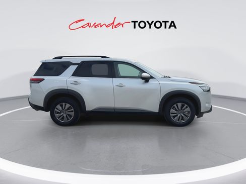 Used 2025 Nissan Pathfinder SV FWD image 9
