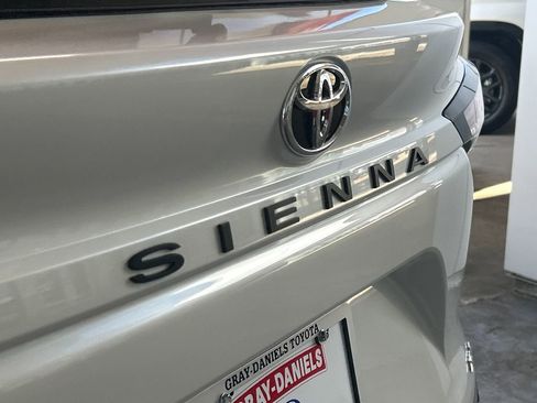 New 2026 Toyota Sienna XLE FWD image 37