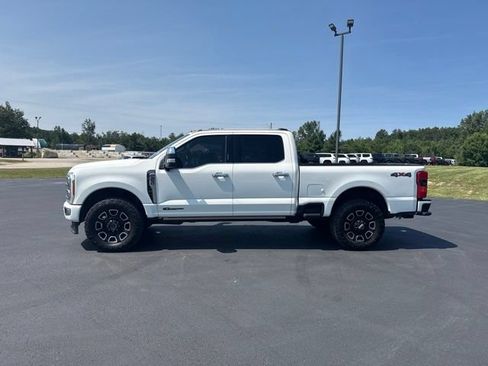 Used 2023 Ford F250 Platinum AWD/4WD image 2