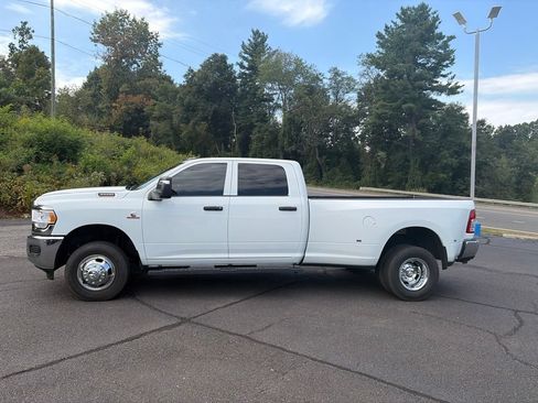 Used 2024 RAM 3500 Tradesman w/ Chrome Appearance Group AWD/4WD image 6