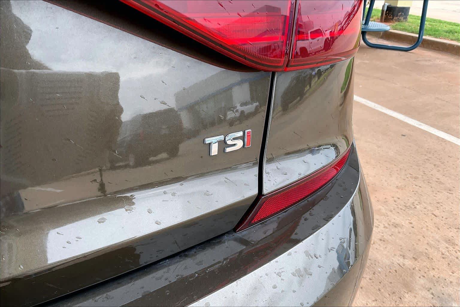 Used 2019 Volkswagen Passat 2.0T Wolfsburg w/ Wheels & Sunroof Package FWD image 11