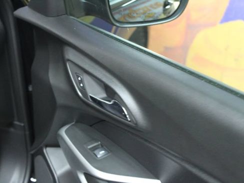 Used 2024 Chevrolet Trax RS FWD image 11