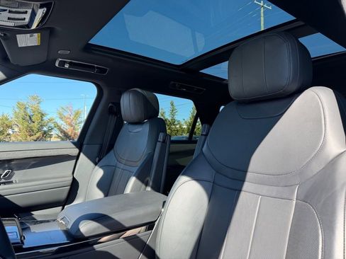 Used 2024 Land Rover Range Rover Sport Dynamic SE image 11