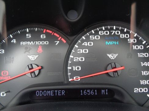 Used 2004 Chevrolet Corvette Convertible w/ Preferred Equipment Group RWD image 22