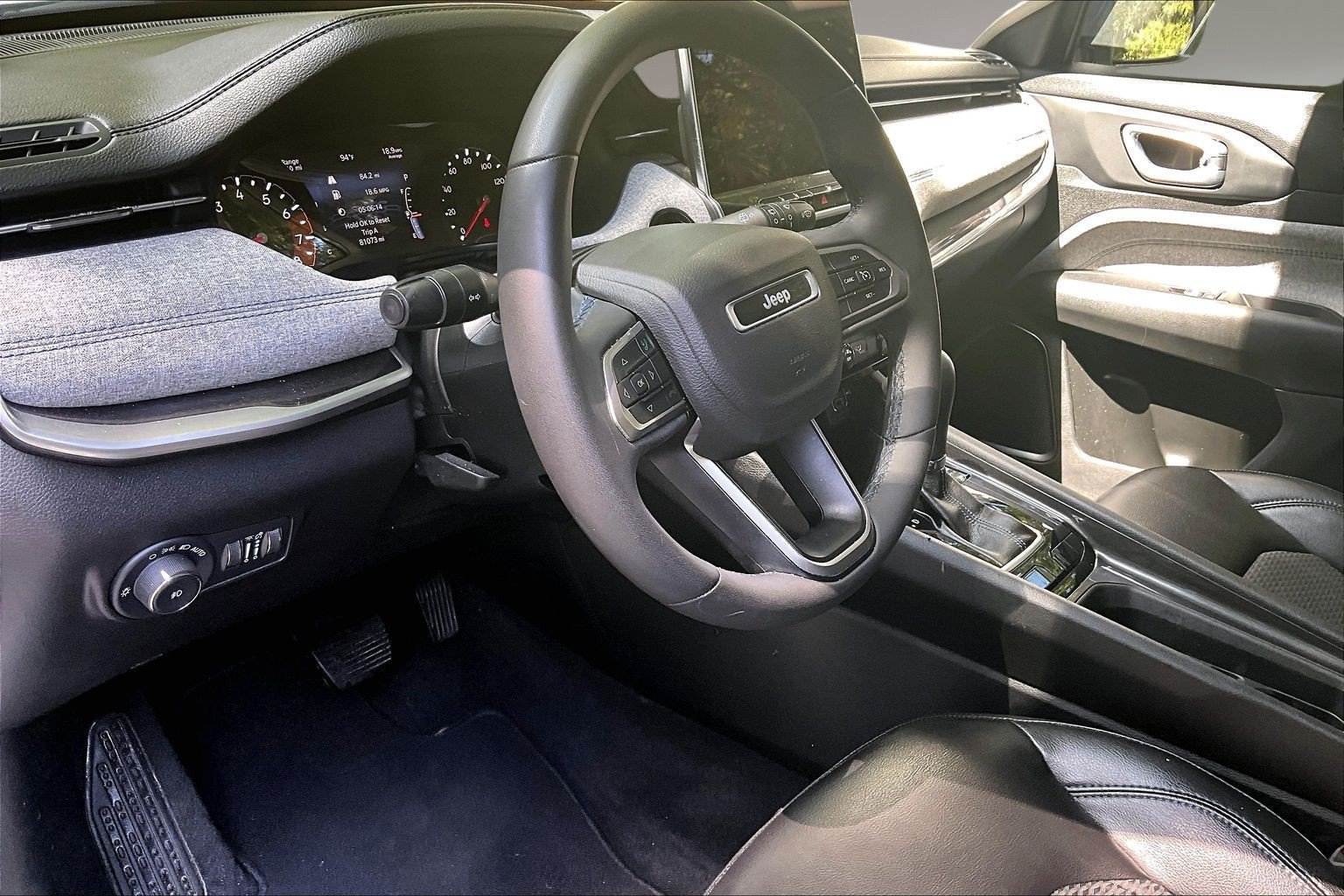 Used 2022 Jeep Compass Latitude FWD image 19