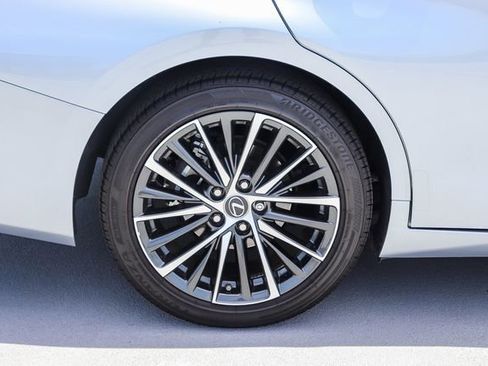 Used 2025 Lexus ES 300h w/ Premium Package FWD image 9