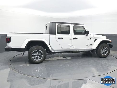 Used 2024 Jeep Gladiator Sport image 6