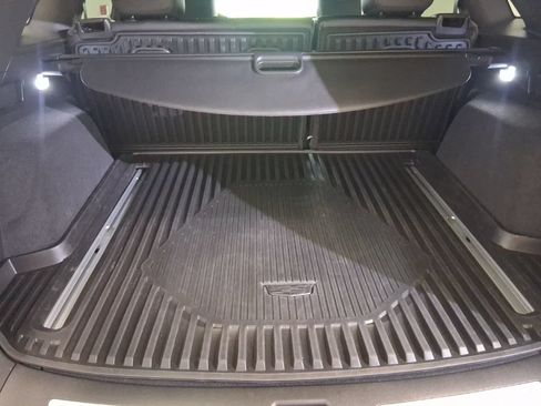 Certified 2026 Cadillac XT5 Sportv w/ LPO, Floor Liner Package AWD/4WD image 9