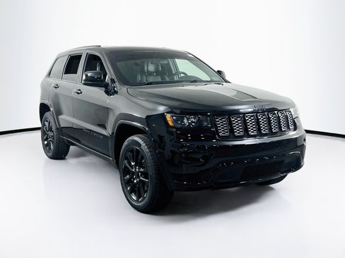 Used 2021 Jeep Grand Cherokee Laredo X AWD/4WD image 3