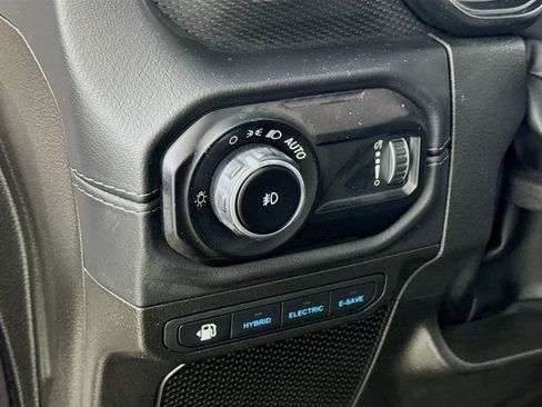 Used 2025 Jeep Wrangler Unlimited Rubicon 4xe image 12