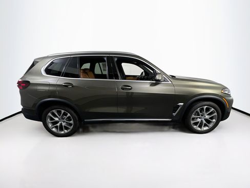 Used 2024 BMW X5 xDrive40i w/ Parking Assistance Package image 4