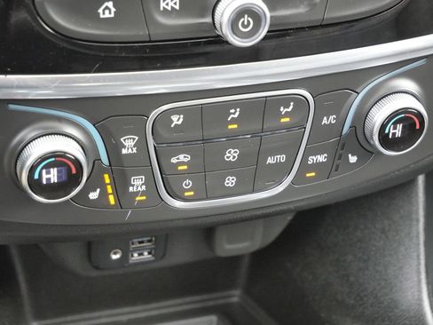 Used 2023 Chevrolet Traverse RS image 42