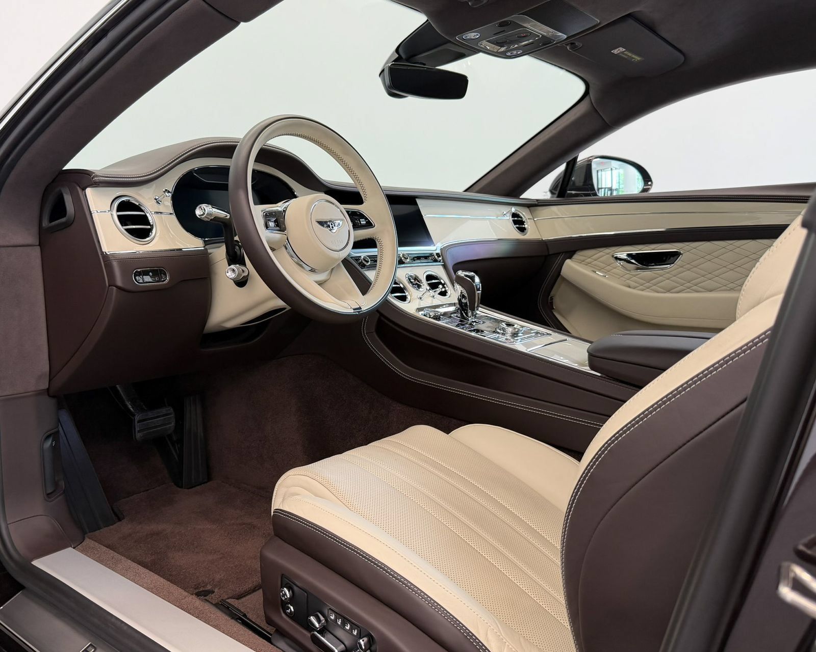 Used 2023 Bentley Continental GT V8 AWD/4WD image 16