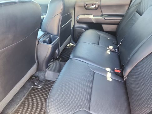 Used 2019 Toyota Tacoma Limited AWD/4WD image 13