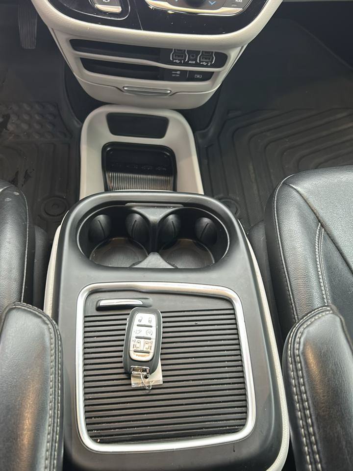 Used 2022 Chrysler Pacifica Touring-L FWD image 18