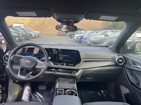 Used 2025 Chevrolet Equinox LT image 29