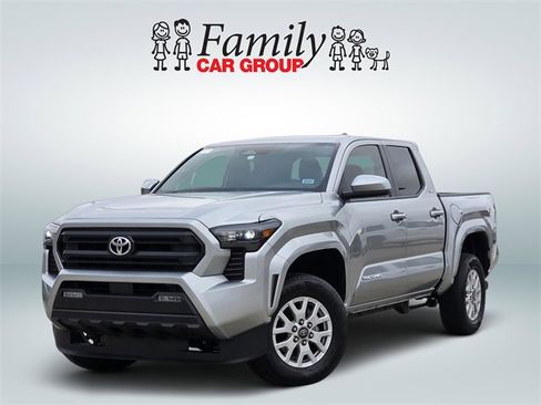 Used 2025 Toyota Tacoma SR5 image 1