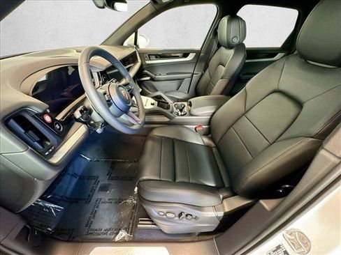 Used 2026 Porsche Cayenne AWD/4WD image 5
