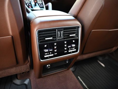 Used 2023 Porsche Cayenne Turbo S image 31