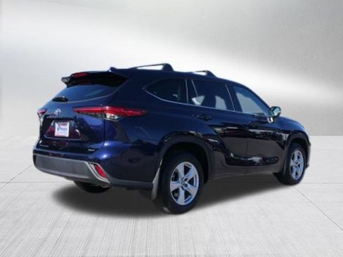 Used 2022 Toyota Highlander L image 3