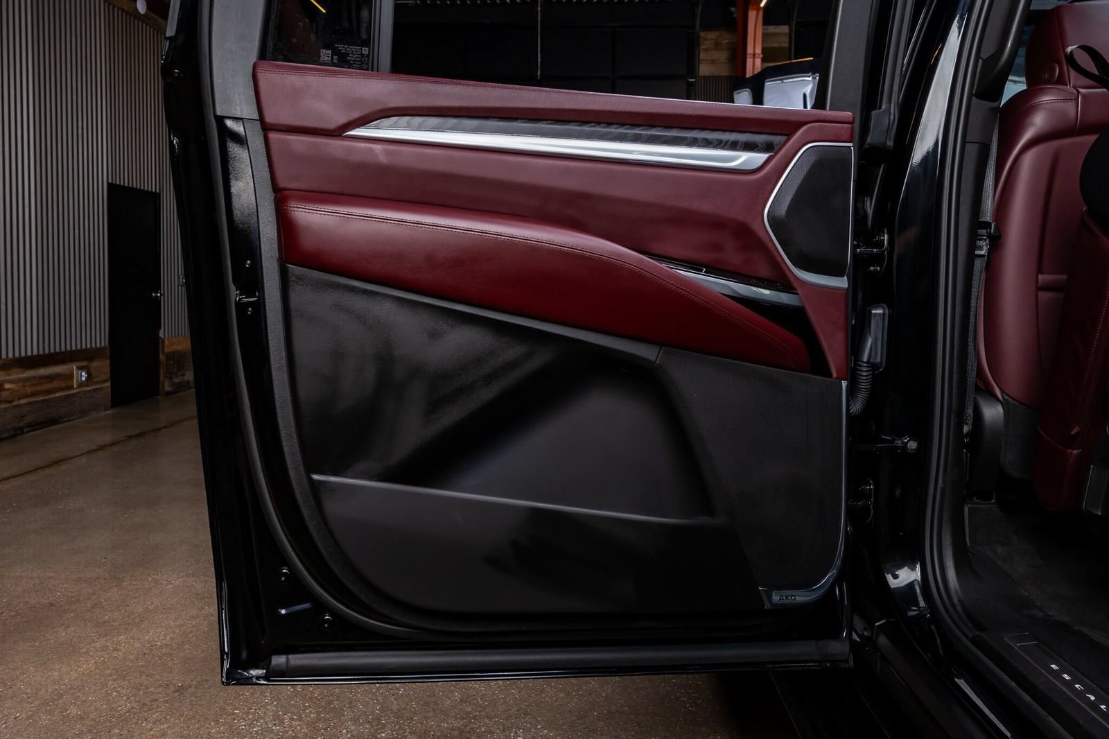 Used 2025 Cadillac Escalade ESV Premium Luxury w/ Touring Package AWD/4WD image 37