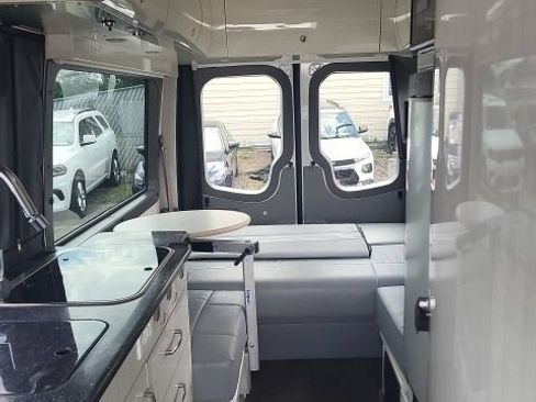 Used 2016 Mercedes-Benz Sprinter 2500 image 8