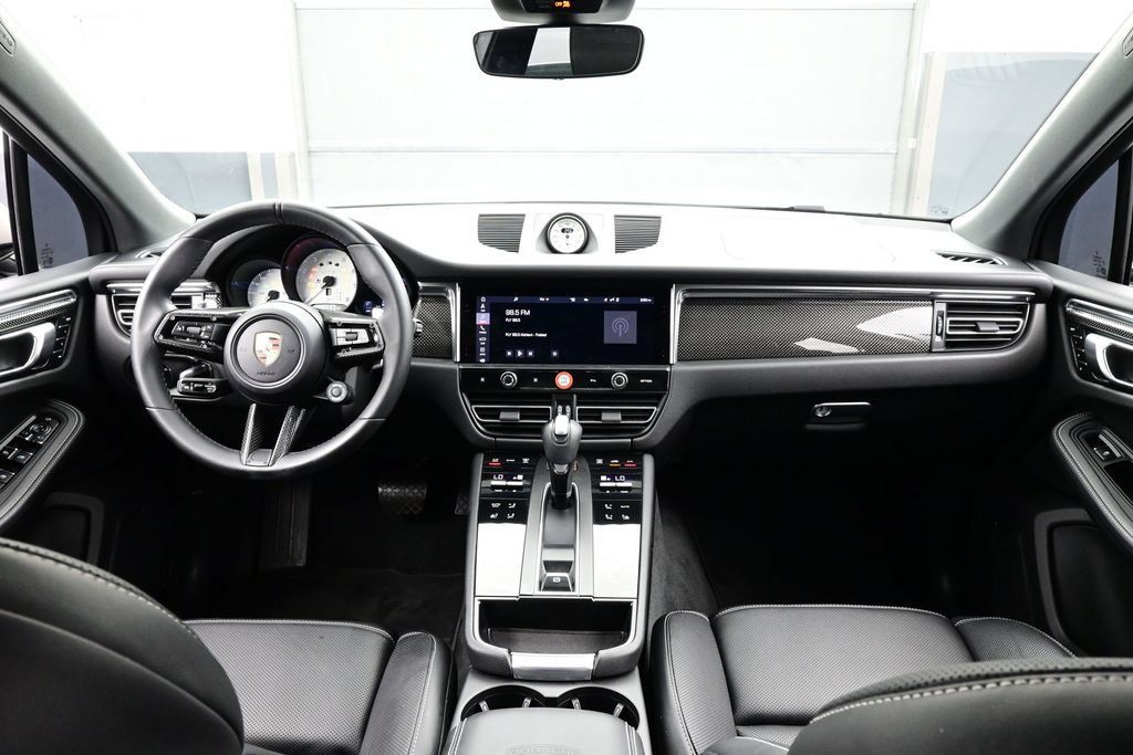 Certified 2025 Porsche Macan GTS AWD/4WD image 20