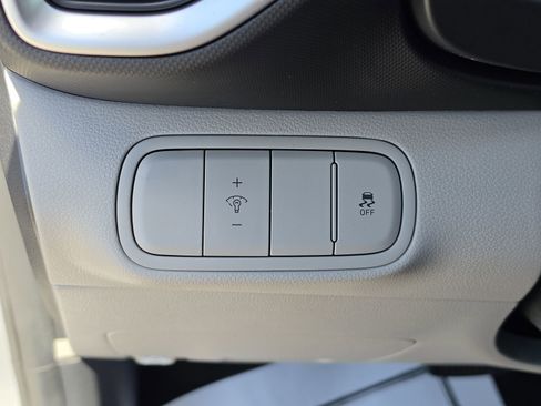 Used 2023 Hyundai Venue SEL FWD image 28