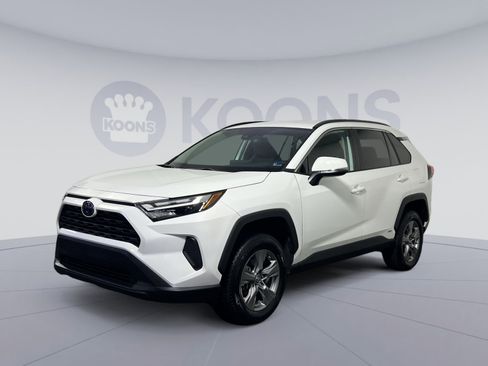 Used 2024 Toyota RAV4 LE AWD/4WD image 5