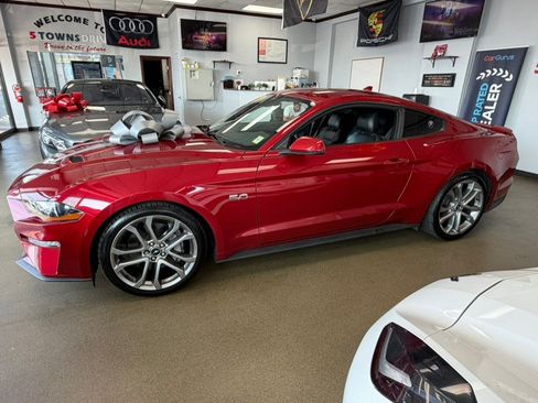 Used 2021 Ford Mustang GT Premium w/ Equipment Group 401A RWD image 9