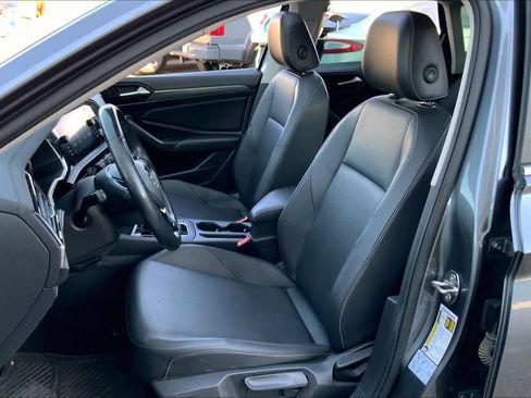 Used 2019 Volkswagen Jetta SEL w/ Cold Weather Package image 7