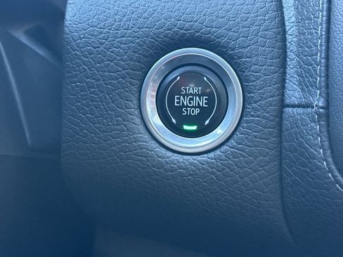 Used 2022 GMC Yukon XL Denali image 23