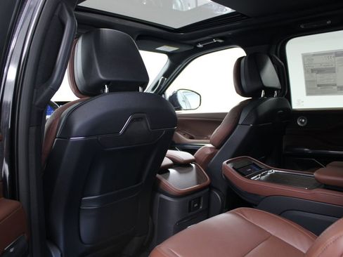 New 2026 Lincoln Navigator Reserve AWD/4WD image 28