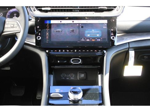New 2026 Jeep Grand Cherokee Limited AWD/4WD image 18
