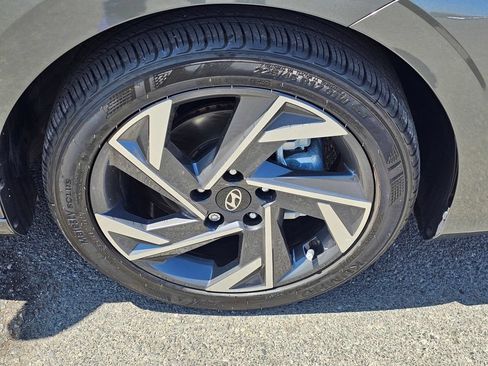 Certified 2025 Hyundai Elantra Sport FWD image 7