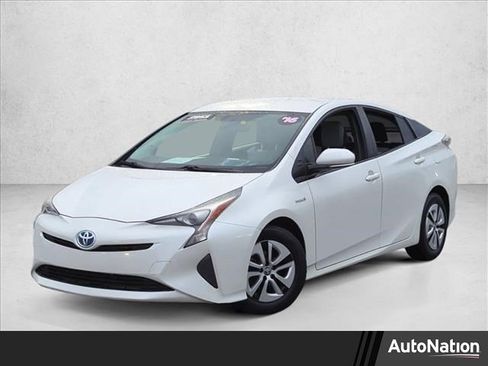 Used 2016 Toyota Prius Two image 1
