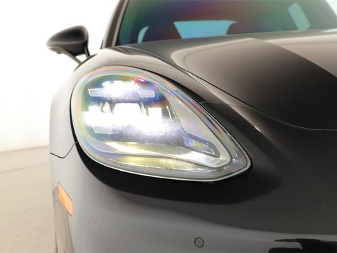 Used 2021 Porsche Panamera 4S image 33