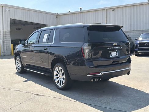 Used 2025 Chevrolet Suburban Premier AWD/4WD image 5