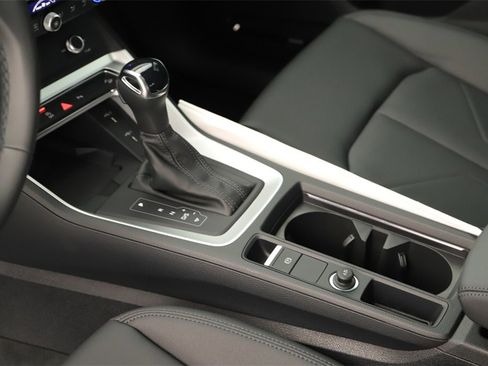 New 2025 Audi Q3 2.0T Premium image 17