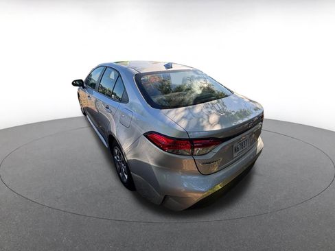 Used 2025 Toyota Corolla LE image 6