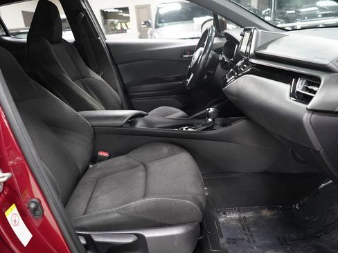 Used 2018 Toyota C-HR XLE FWD image 31