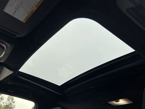 Used 2023 Toyota Corolla SE w/ SE Package image 21