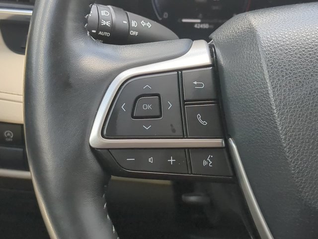 Used 2023 Toyota Highlander Limited FWD image 32