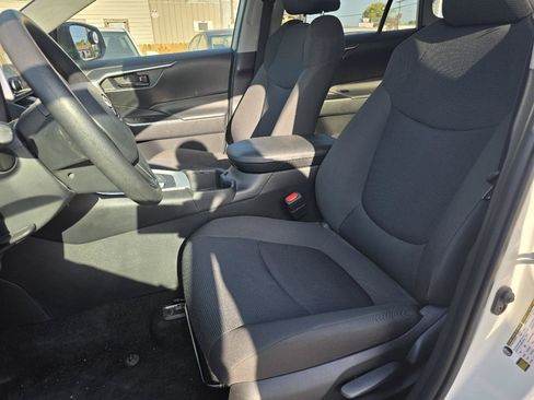 Used 2024 Toyota RAV4 LE AWD/4WD image 32