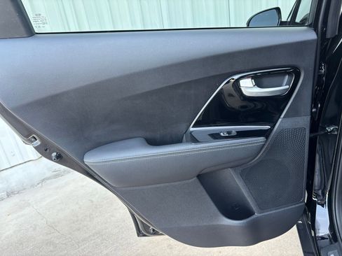 Used 2018 Kia Niro Touring image 28