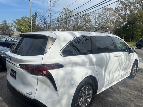 Used 2022 Toyota Sienna LE FWD image 5