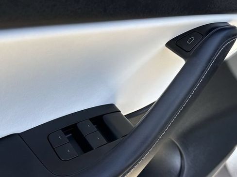 Used 2022 Tesla Model Y Performance AWD/4WD image 17